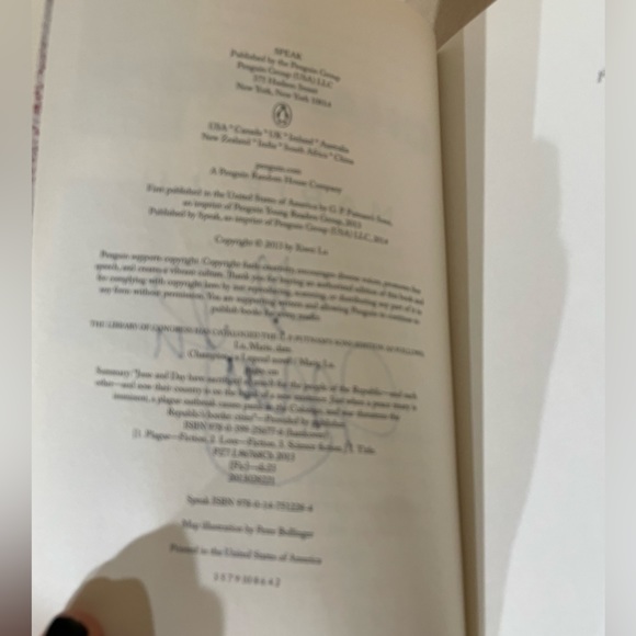 Prodigy and Champion (Legend series) paperback editions signed by Marie Lu - Picture 5 of 6